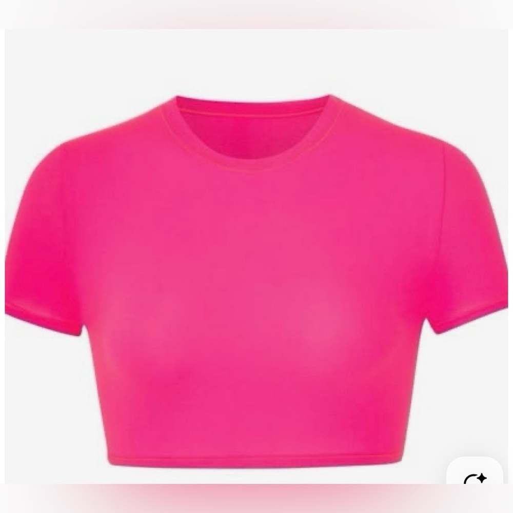 SKIMS Fits Everybody Fuchsia Crop Top ✨
